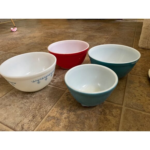 Vintage Pyrex Mixing Bowls Set Of 4 Primary Colors Red & Blue White Interior Nes - Picture 9 of 9